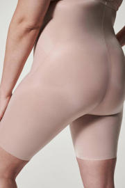 thumbnail: SPANX medium corrigerende High-Waisted Mid-Thigh short beige