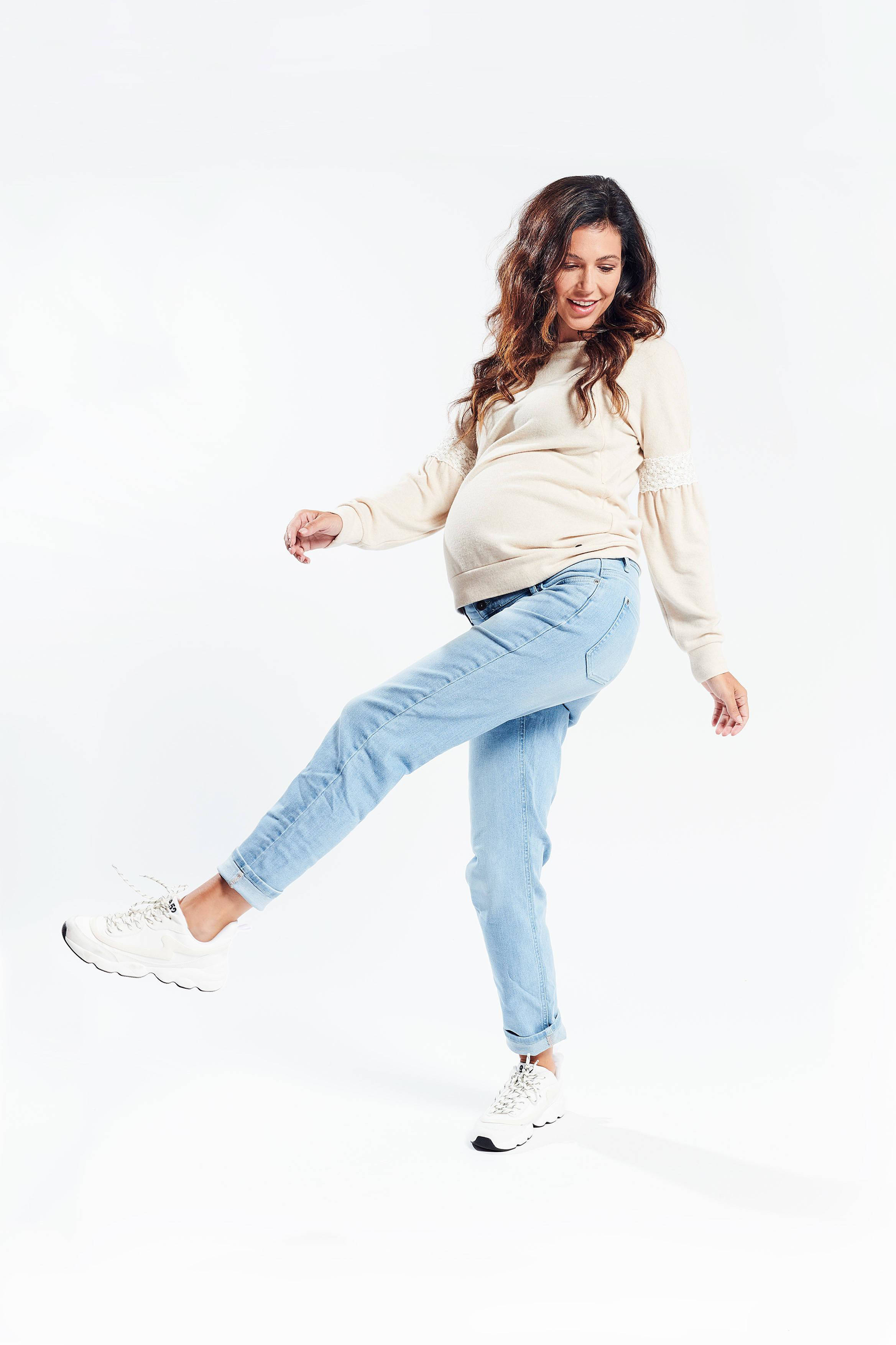 Hoe combineer je zwangerschaps jeans?