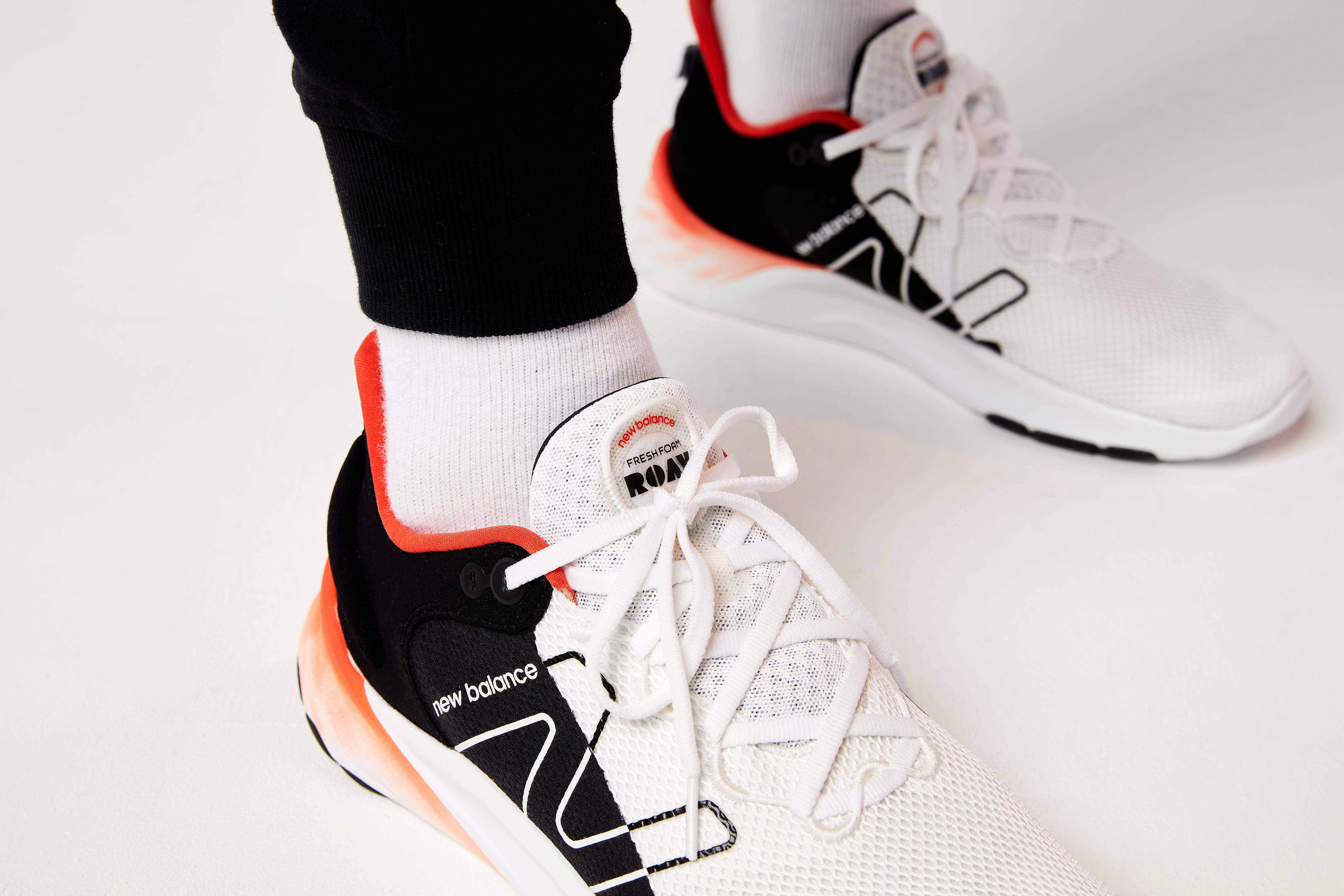 New Balance Fresh Foam Roav V2 hardloopschoenen wit/zwart/oranje | wehkamp