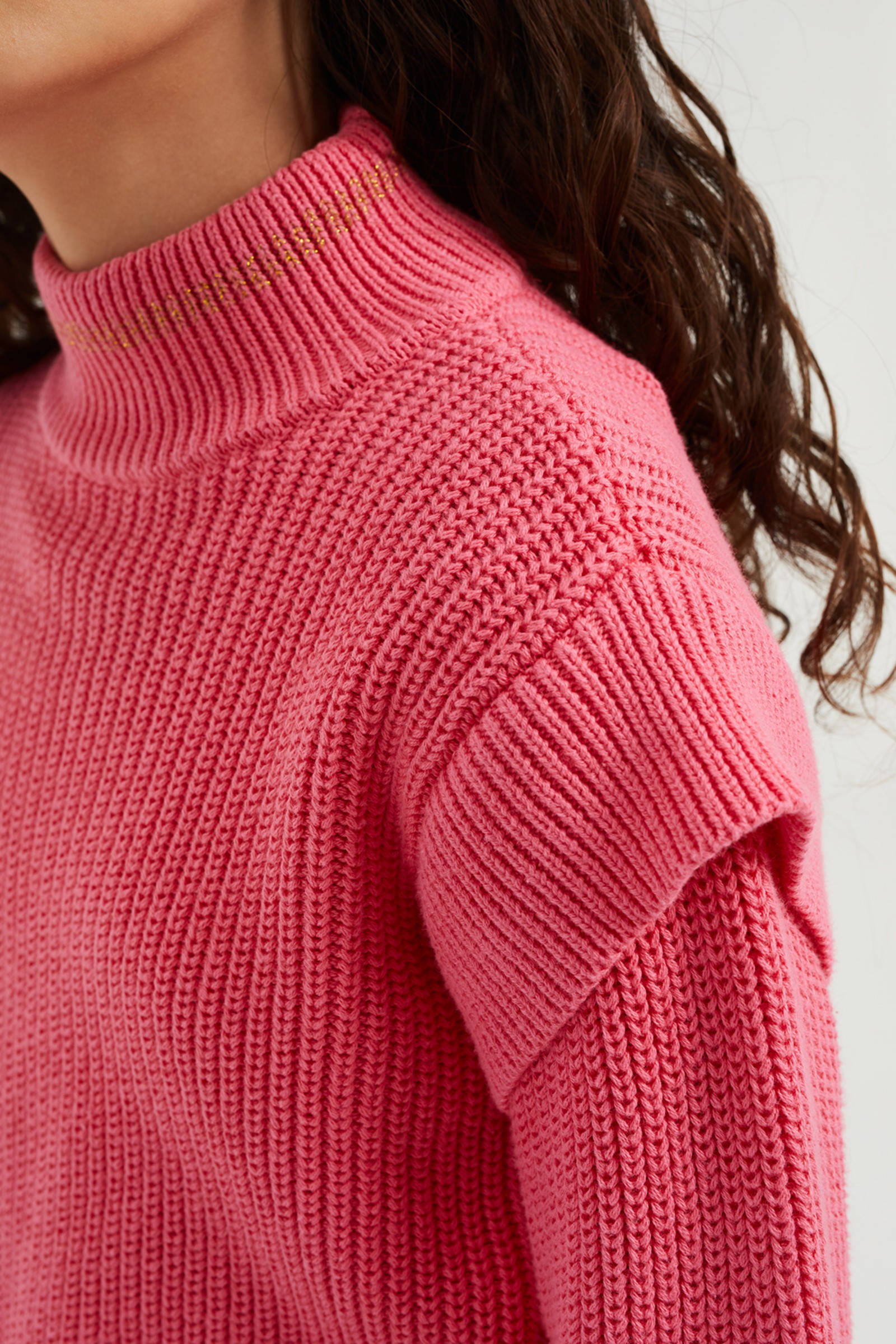 grof gebreide roze trui