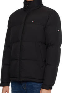 Zwarte heren Tommy Hilfiger jas van gerecycled polyester met lange mouwen, opstaande kraag en ritssluiting