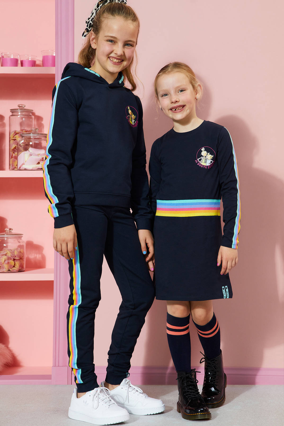 De Zoete Zusjes by Wehkamp hoodie donkerblauw met regenboogbies | wehkamp