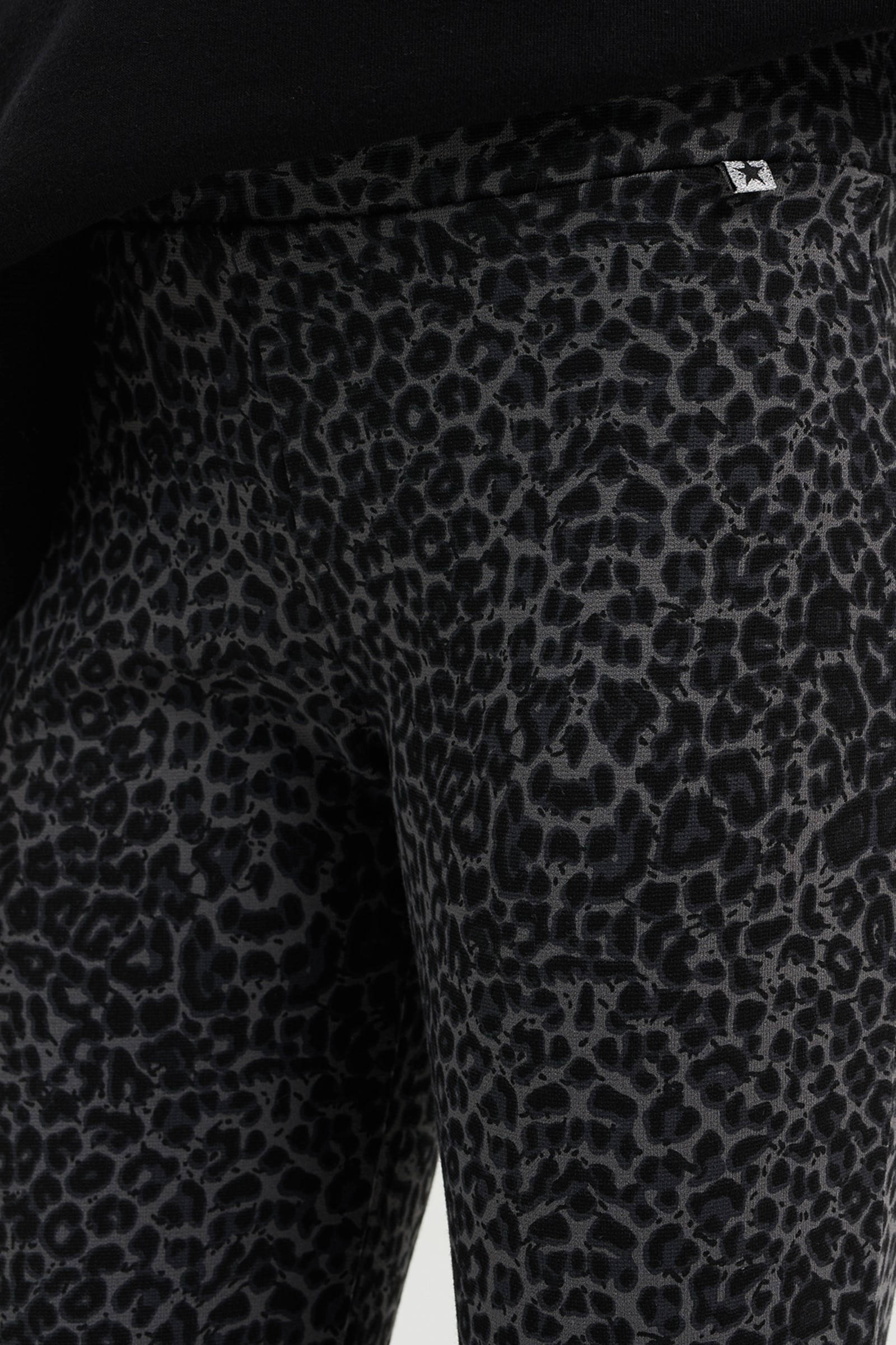 WE Fashion flared broek met panterprint zwart/grijs | wehkamp