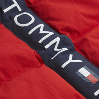 Rode jongens Tommy Hilfiger gewatteerde winterjas van gerecycled polyamide met logo dessin, lange mouwen, capuchon en ritssluiting