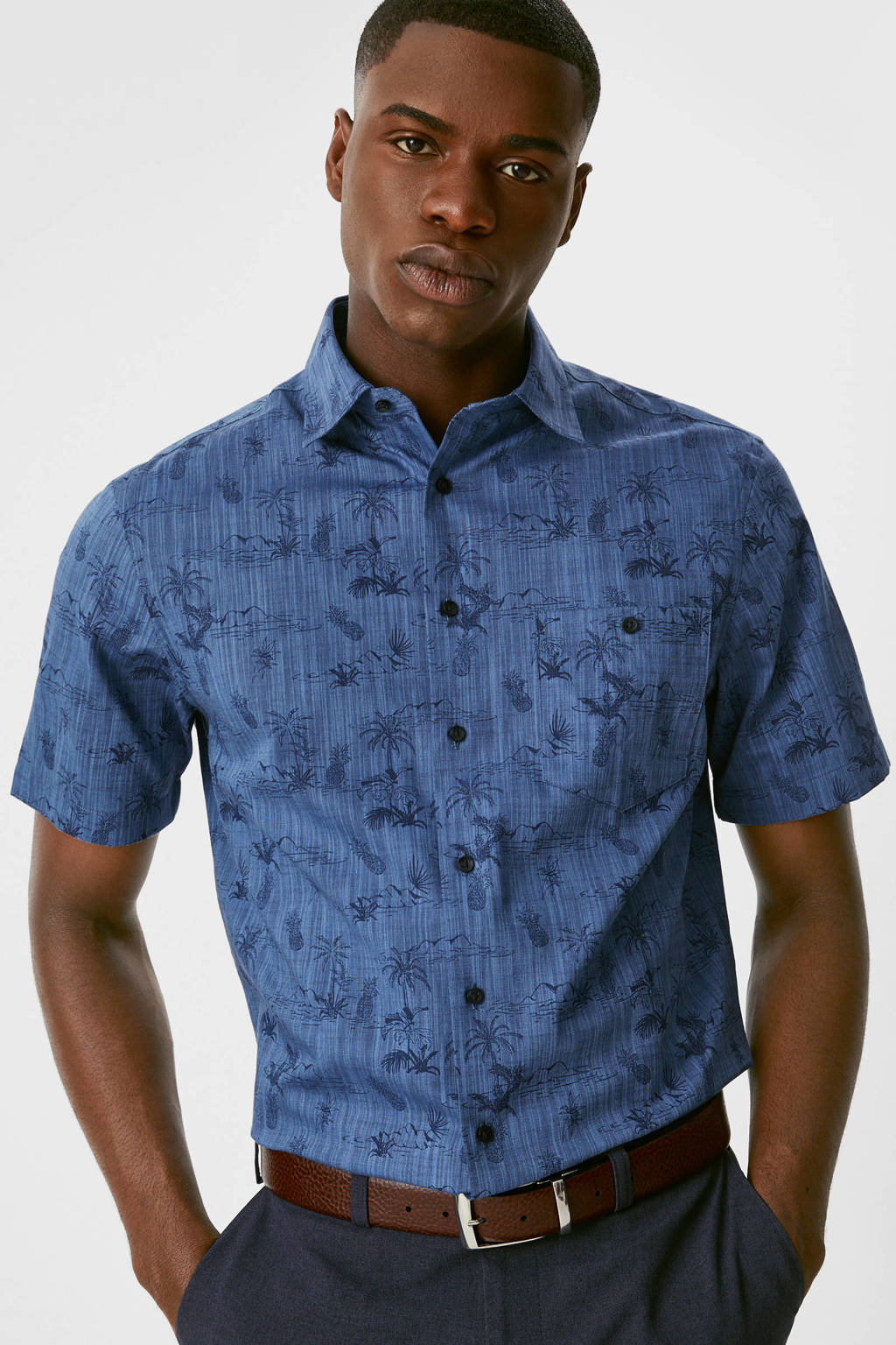 Donkerblauwe heren C&A regular fit overhemd van katoen met all over print, korte mouwen, klassieke kraag en knoopsluiting