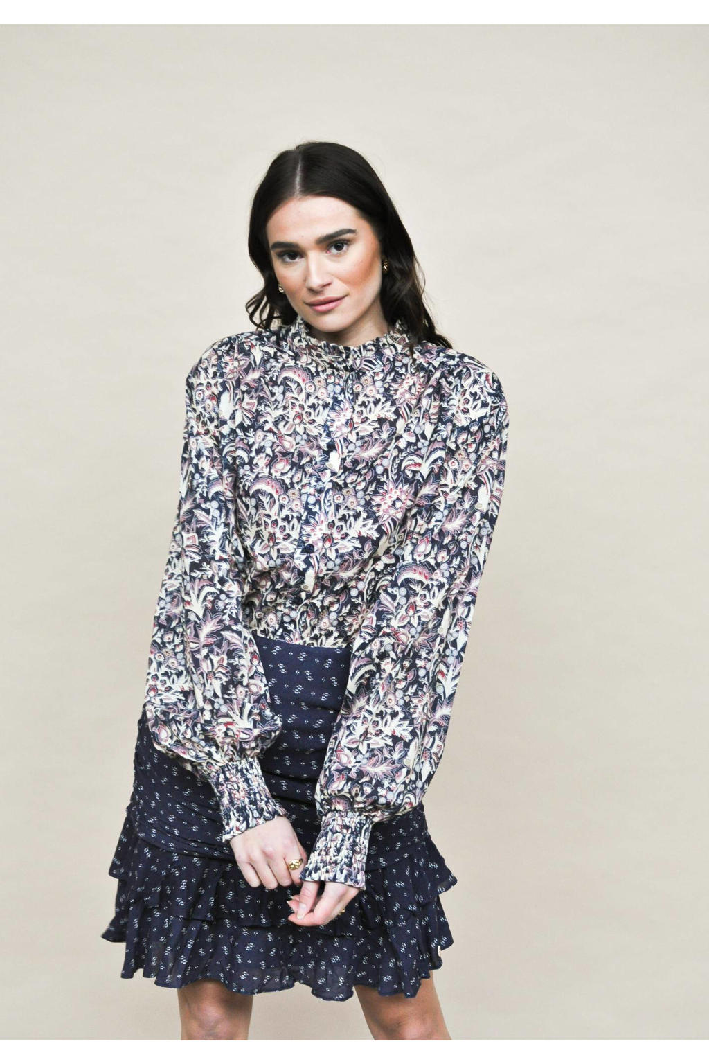Blauw en lilakleurige dames HARPER & YVE geweven blouse Gaby en ruches met all over print, lange mouwen, klassieke kraag, knoopsluiting en ballonmouwen