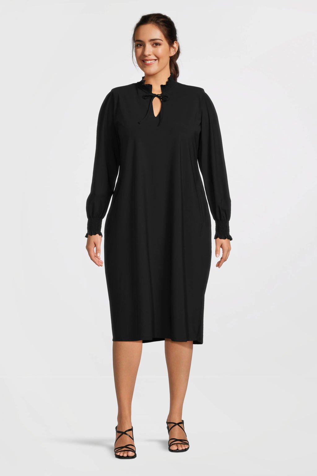 Zwarte dames Plus Basics jurk van travelstof met lange mouwen, opstaande kraag, striksluiting en ballonmouwen