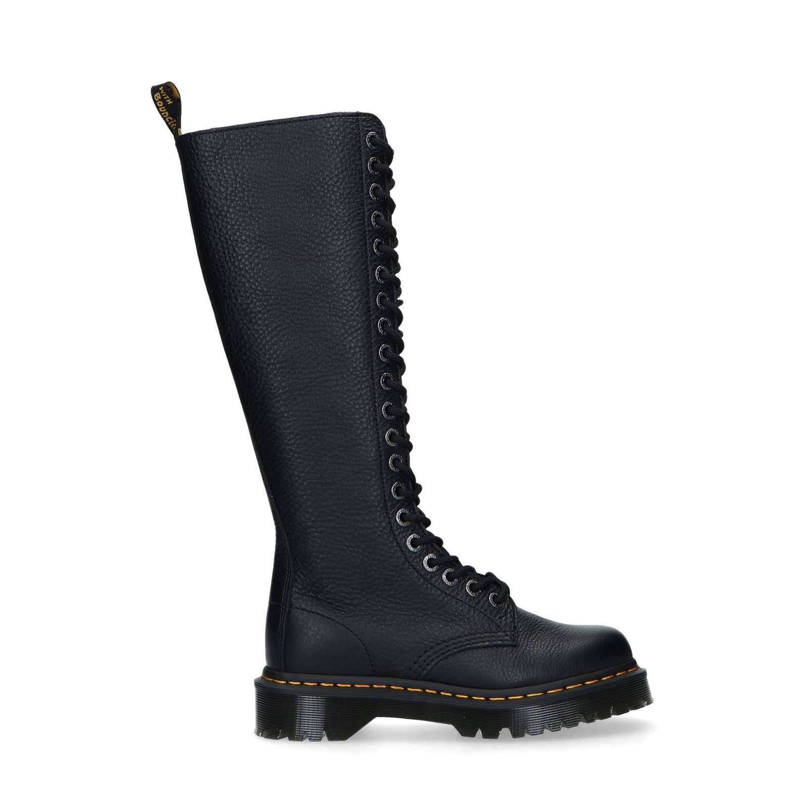 Dr. Martens Sinclair Black Aunt Sally
