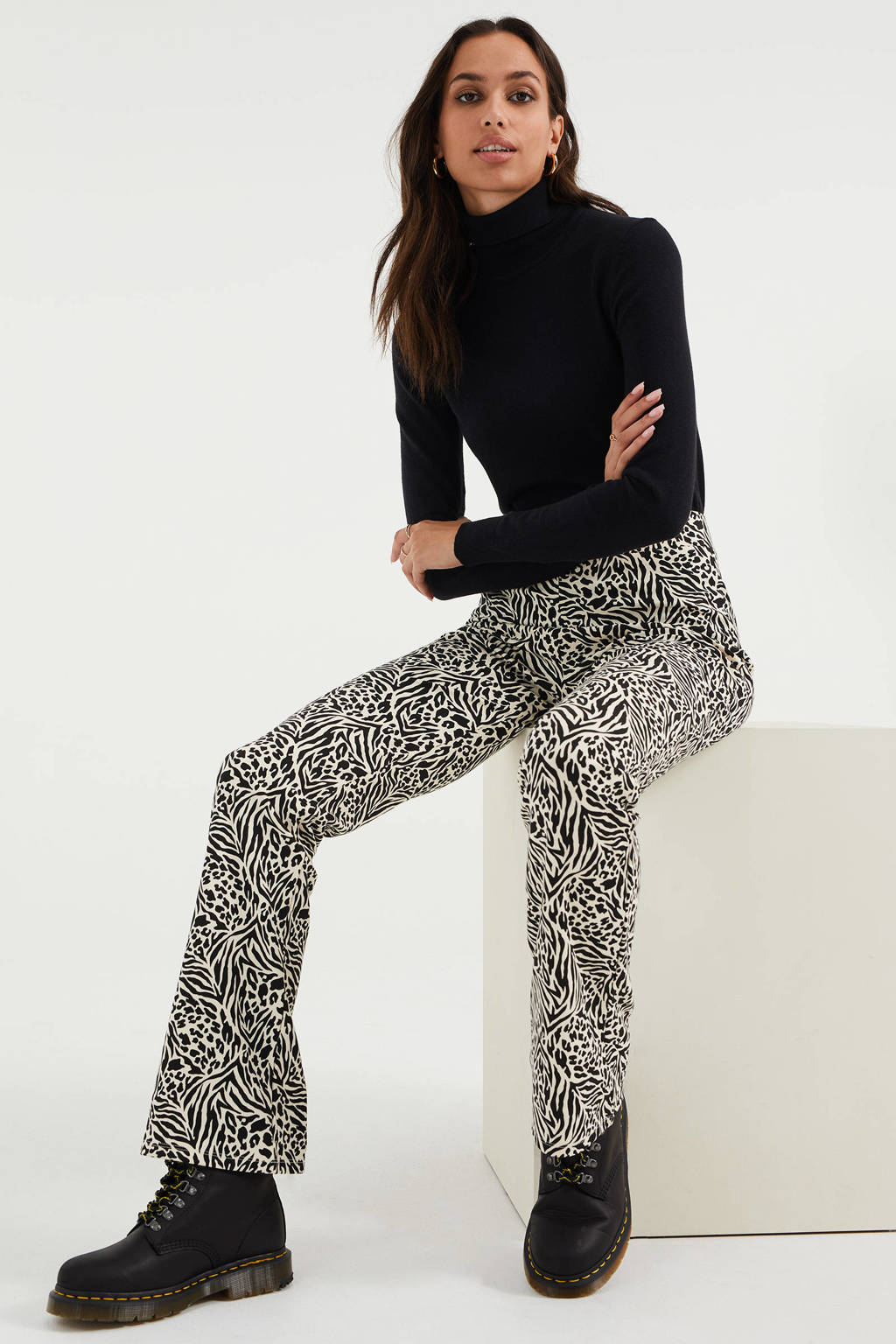 leiderschap munt Gasvormig WE Fashion flared broek met zebraprint wit/zwart | wehkamp