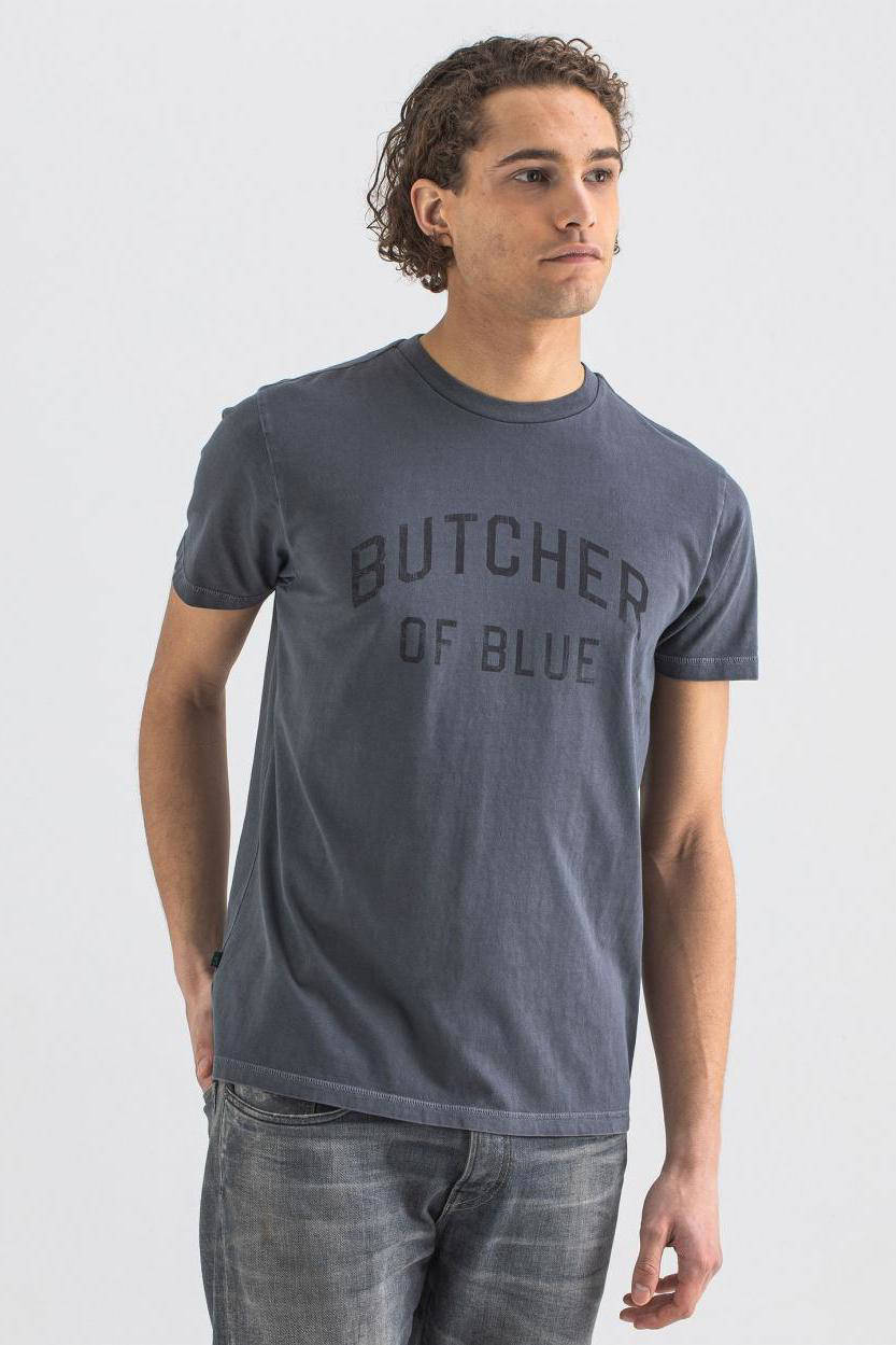 grey and blue t shirt