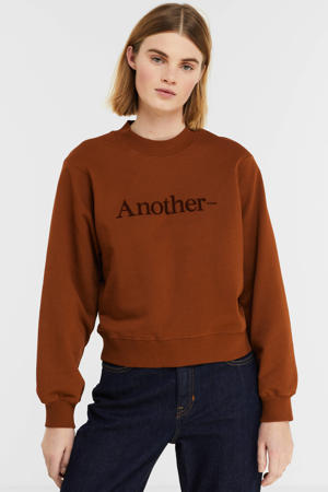 sweater ‘Another’ met logo bruin