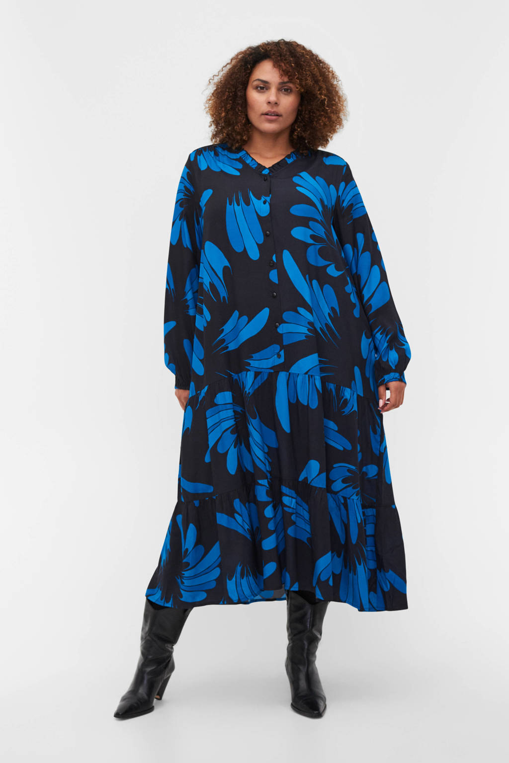 Zwart en blauwe dames Zizzi maxi A-lijn jurk met volant van viscose met all over print, lange mouwen en V-hals