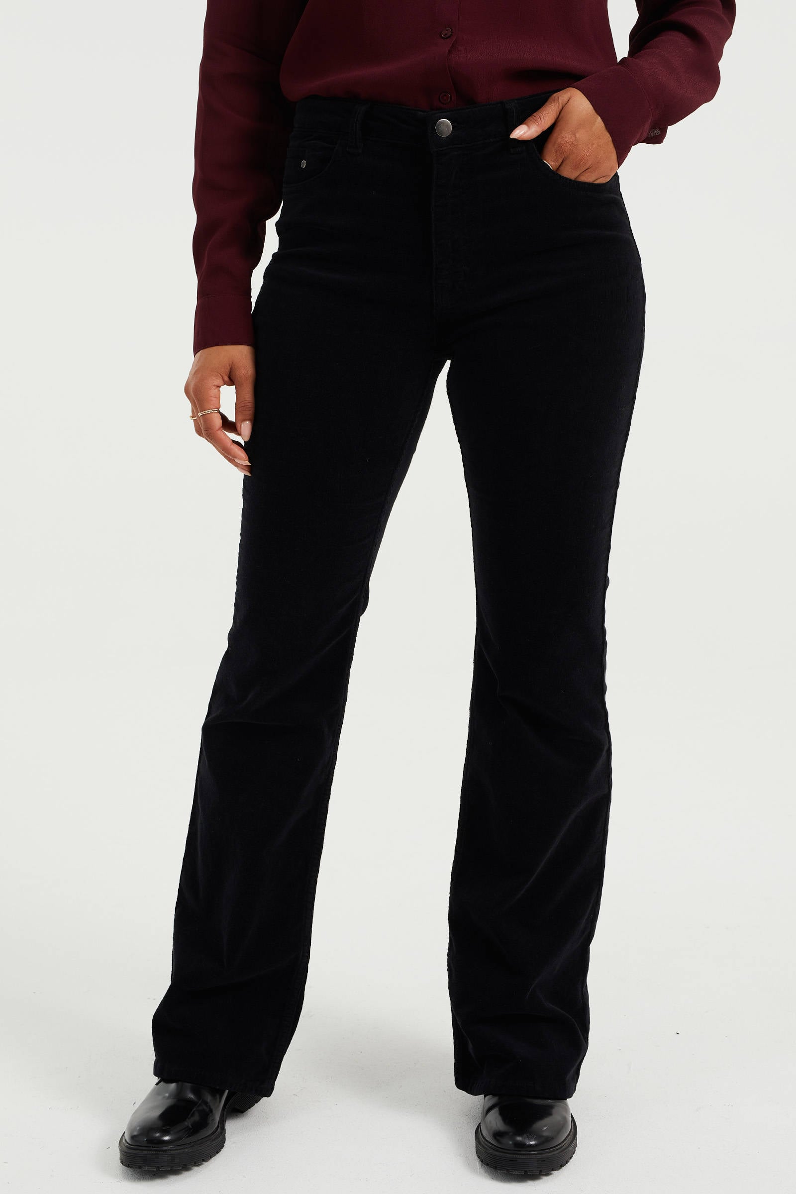 WE Fashion corduroy flared broek zwart | wehkamp