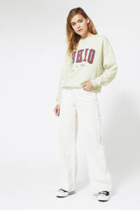 Ecru dames America Today sweater Sue snow white van katoen met tekst print, lange mouwen, ronde hals en elastische boord