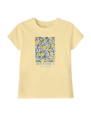 T-shirt NKFDAMILY met printopdruk geel