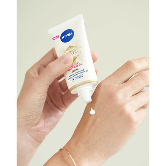 Hoe verzorg en verwijder je de manicure?