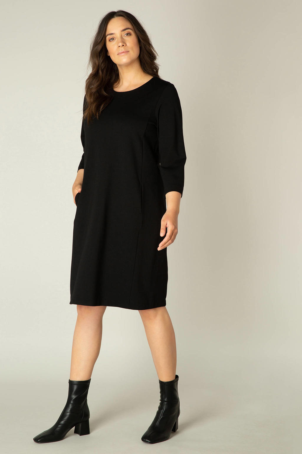 Zwarte dames Base Level Curvy jurk Addy met effen, driekwart mouwen, ronde hals en ritssluiting