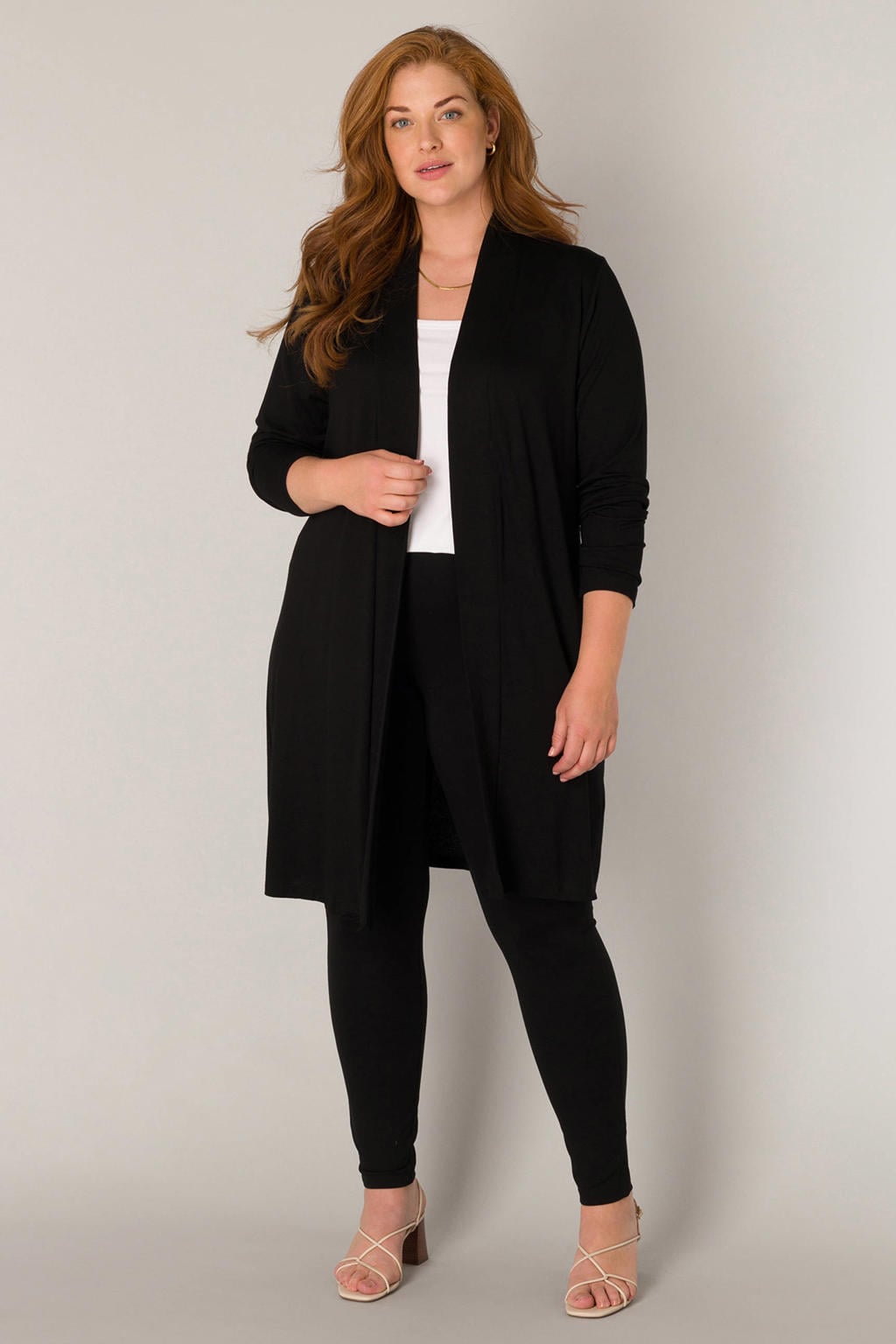 Base Level Curvy fijngebreid vest Ayla Long zwart