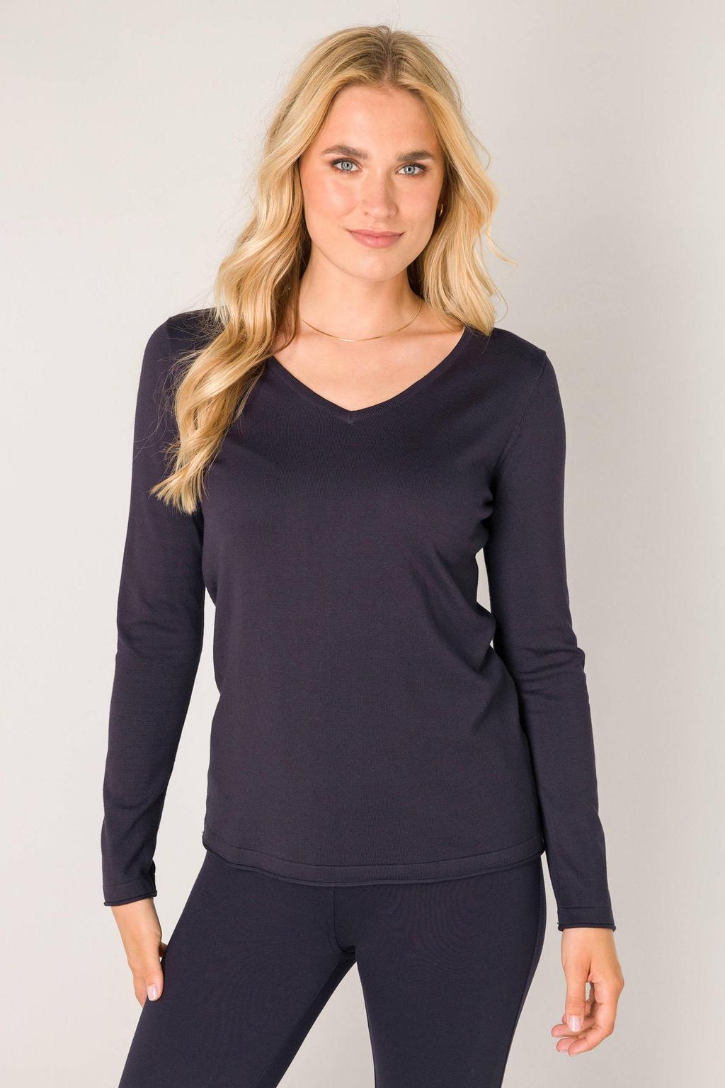 Base Level fijngebreide basic trui Yola donkerblauw
