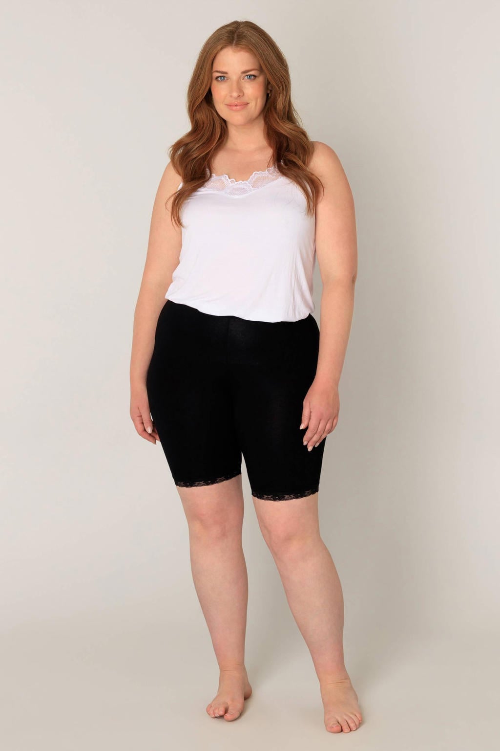 Base Level Curvy basis korte legging Ava zwart
