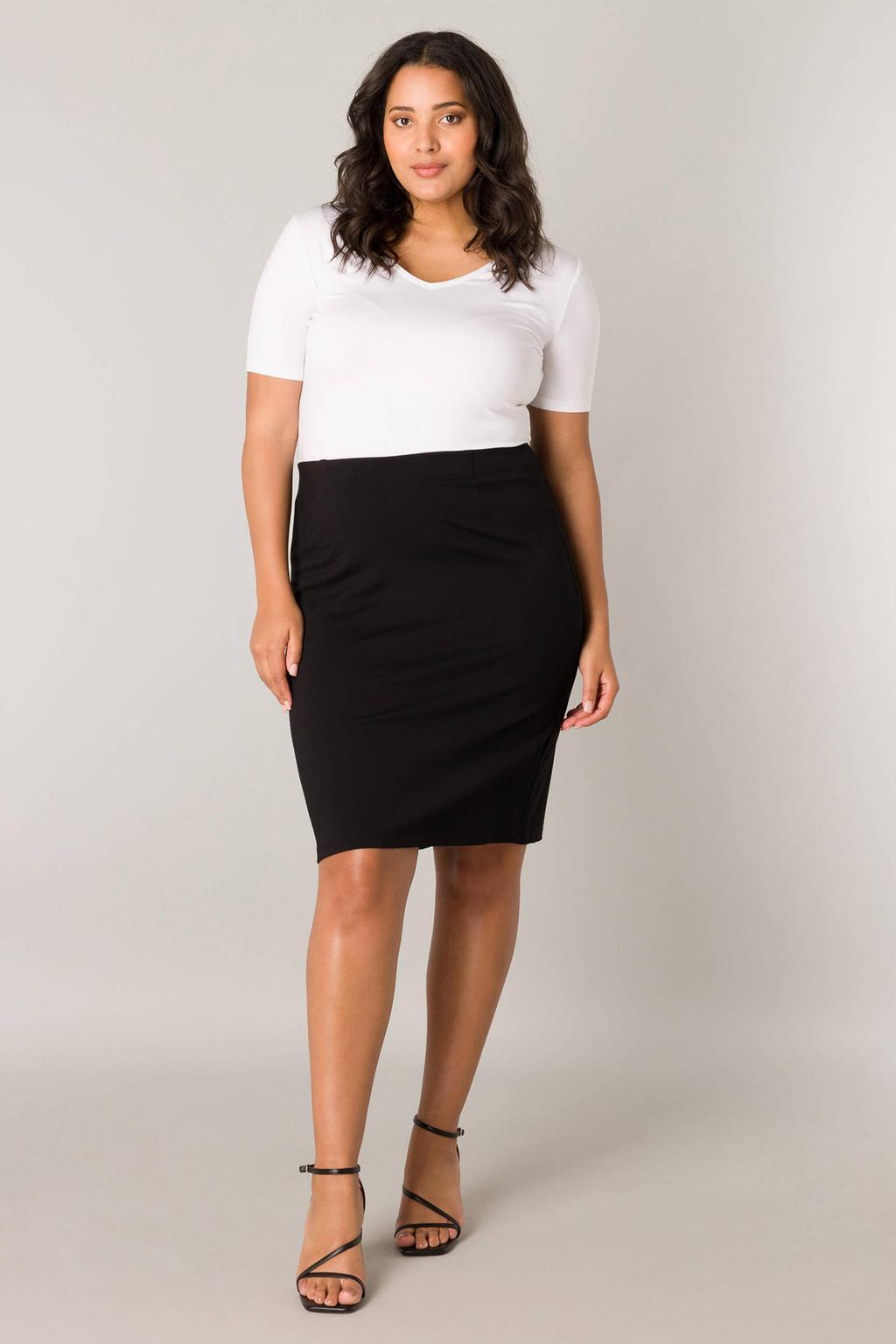 Base Level Curvy rok Amily zwart