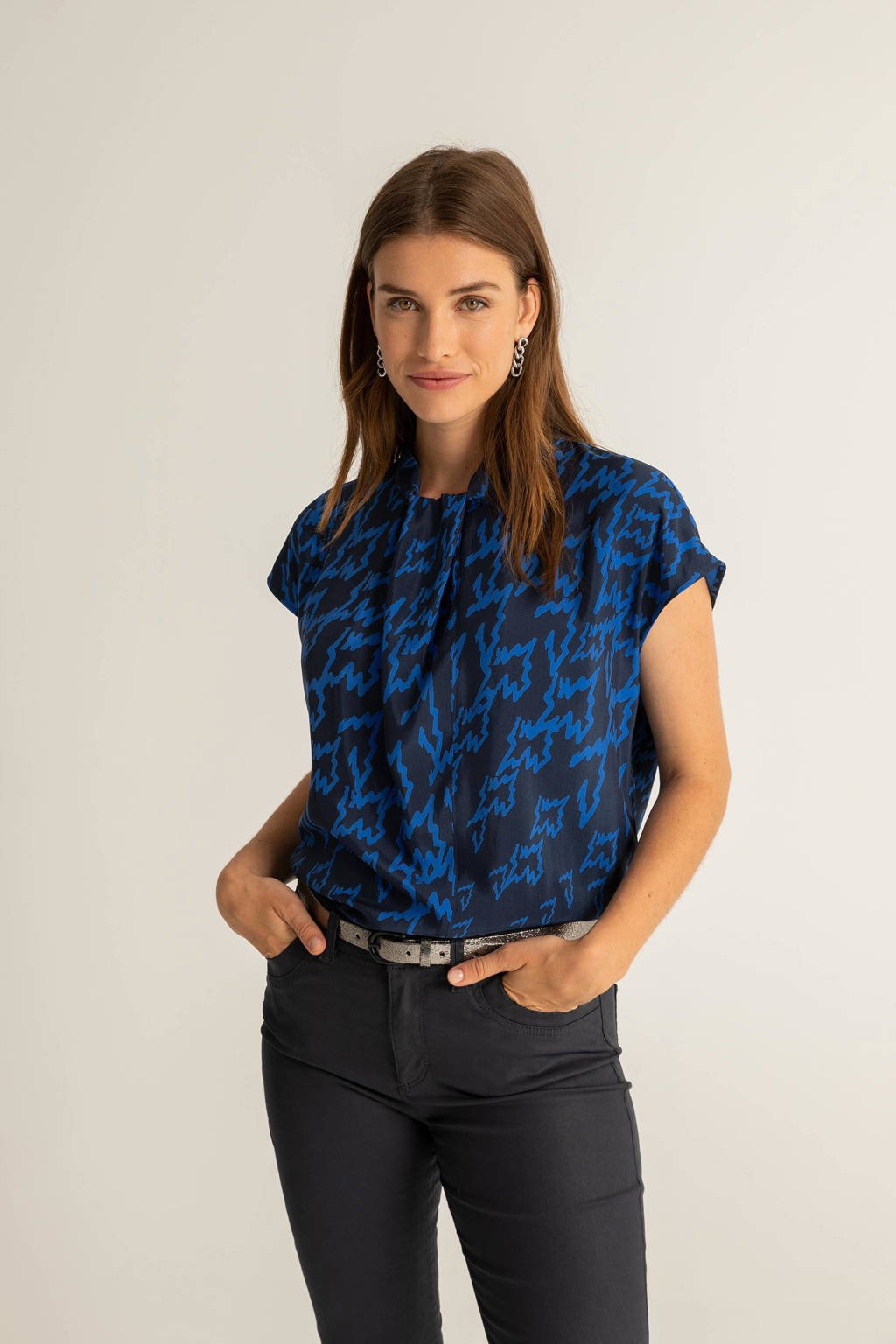 Blauwe dames Expresso top van rayon met all over print, korte mouwen, strikkraag en striksluiting