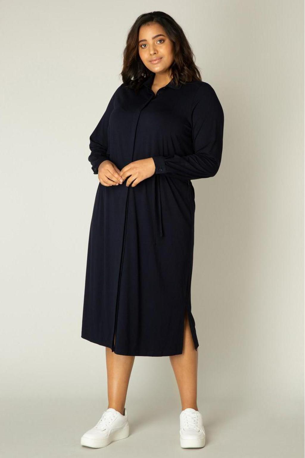 Donkerblauwe dames Base Level Curvy doorknoopjurk Aylem met effen, lange mouwen en klassieke kraag
