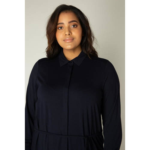 Base Level Curvy doorknoopjurk Aylem met ceintuur donkerblauw afbeelding