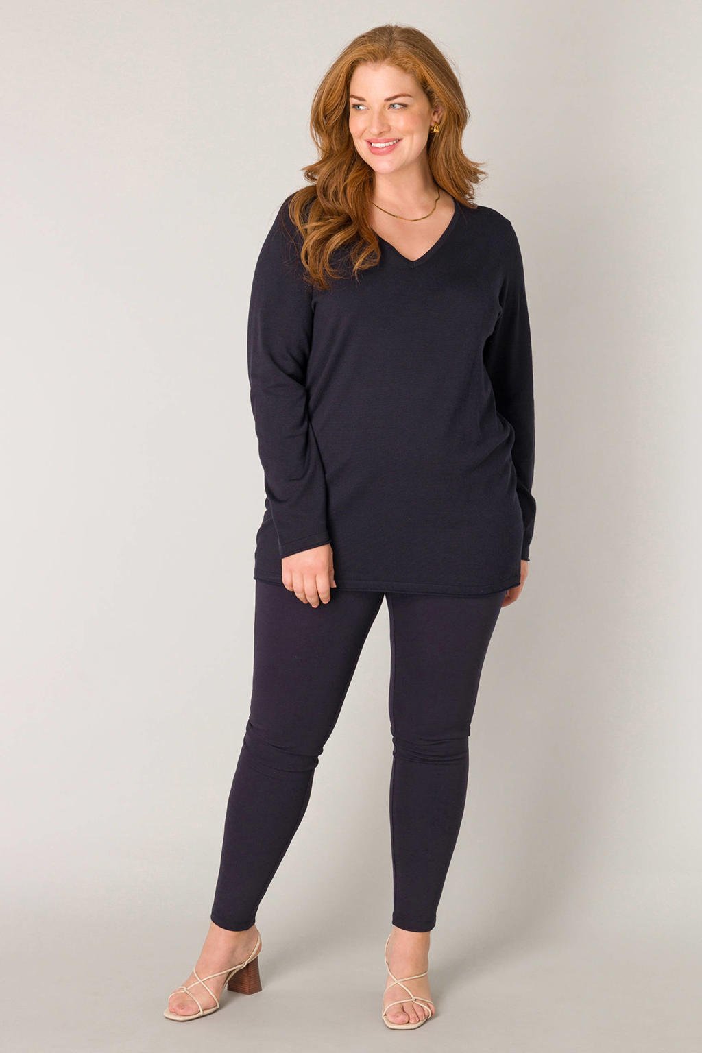 Base Level Curvy fijngebreide trui Anine donkerblauw
