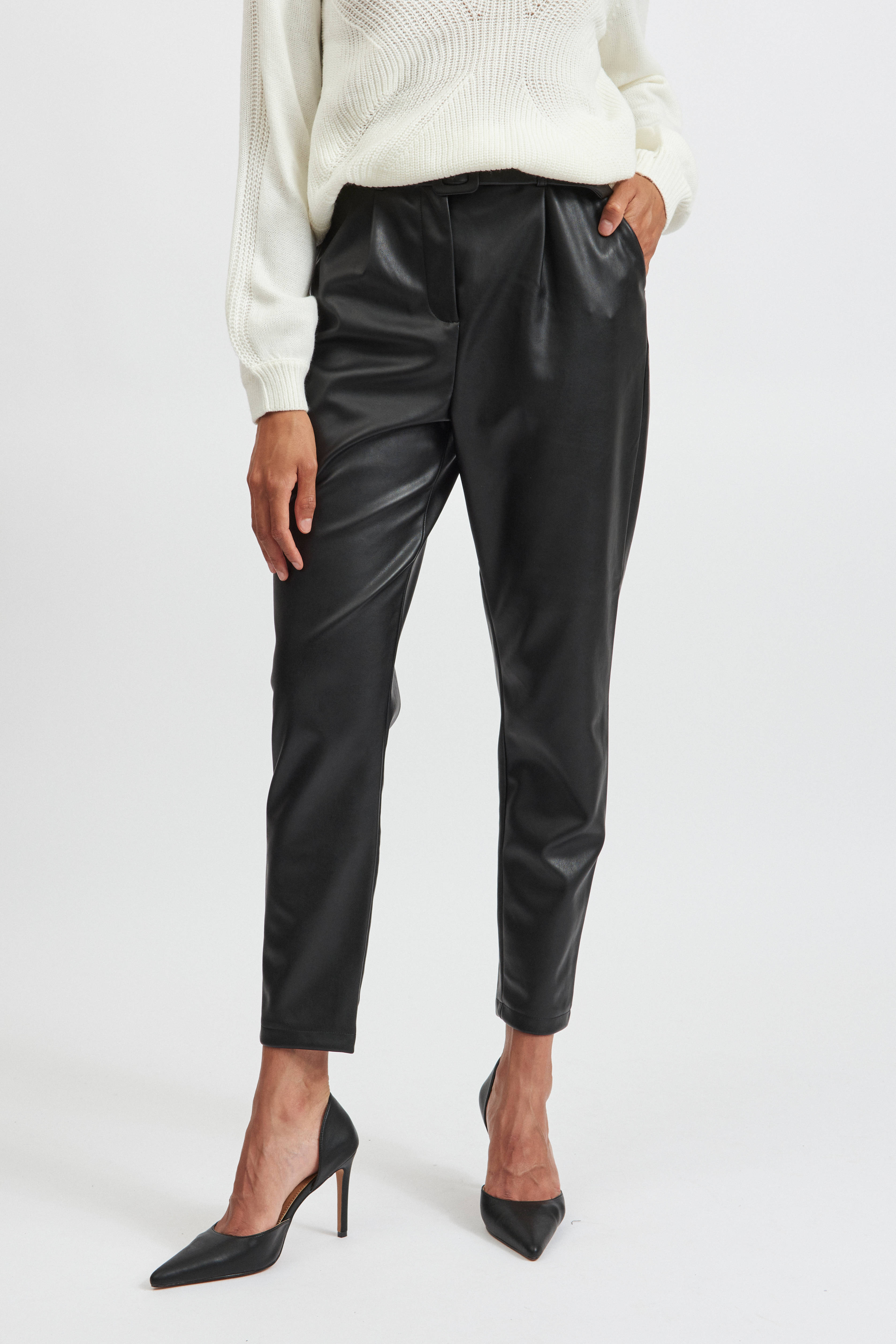 VILA imitatieleren cropped high waist tapered fit broek VISYBILLE zwart |  wehkamp