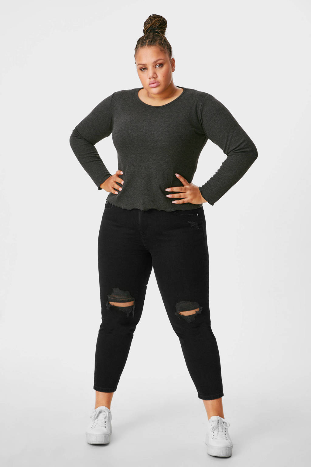 Zwarte dames C&A Clockhouse cropped high waist mom jeans van duurzaam stretchdenim met rits- en knoopsluiting en riemlussen