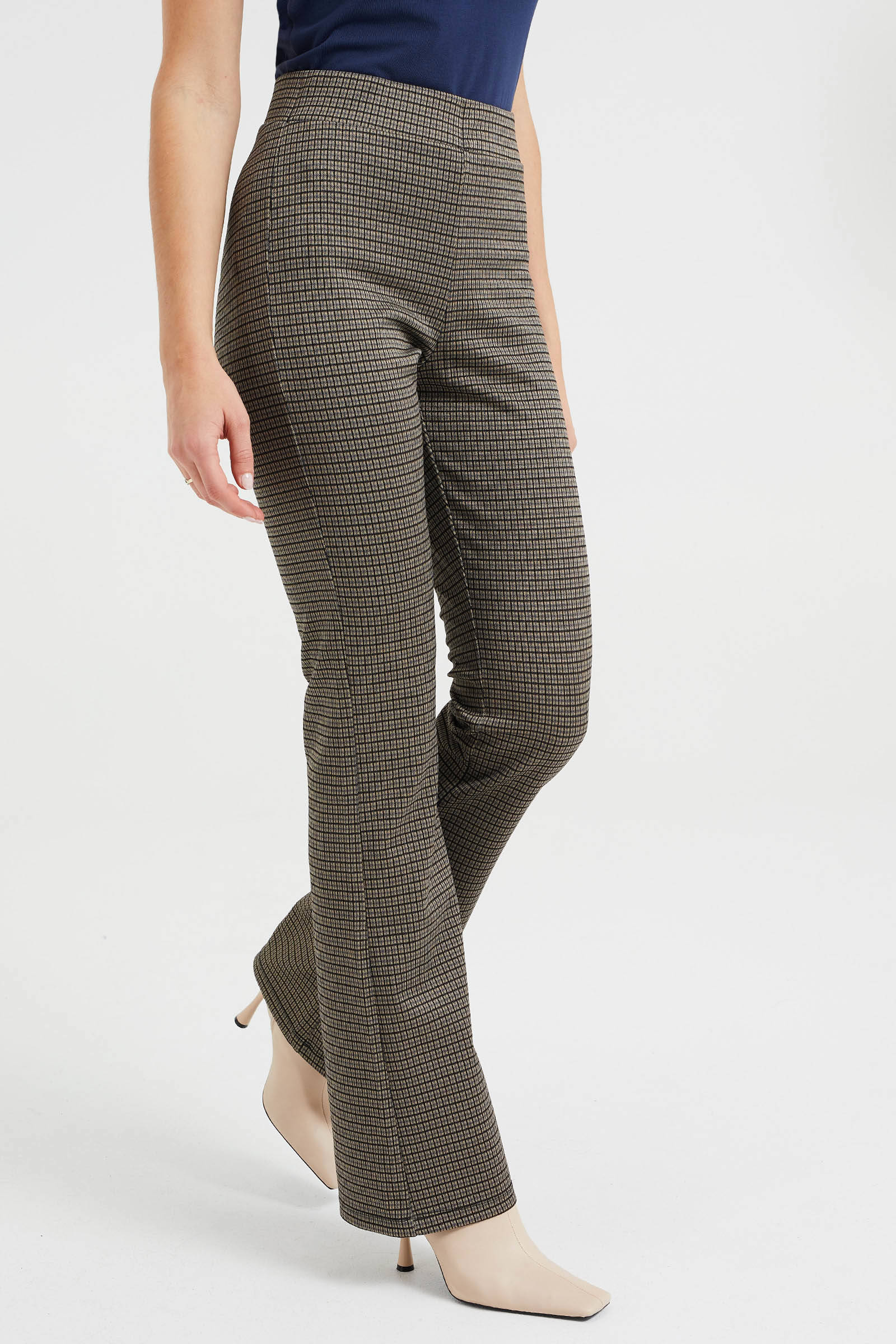 WE Fashion geruite flared broek bruin | wehkamp