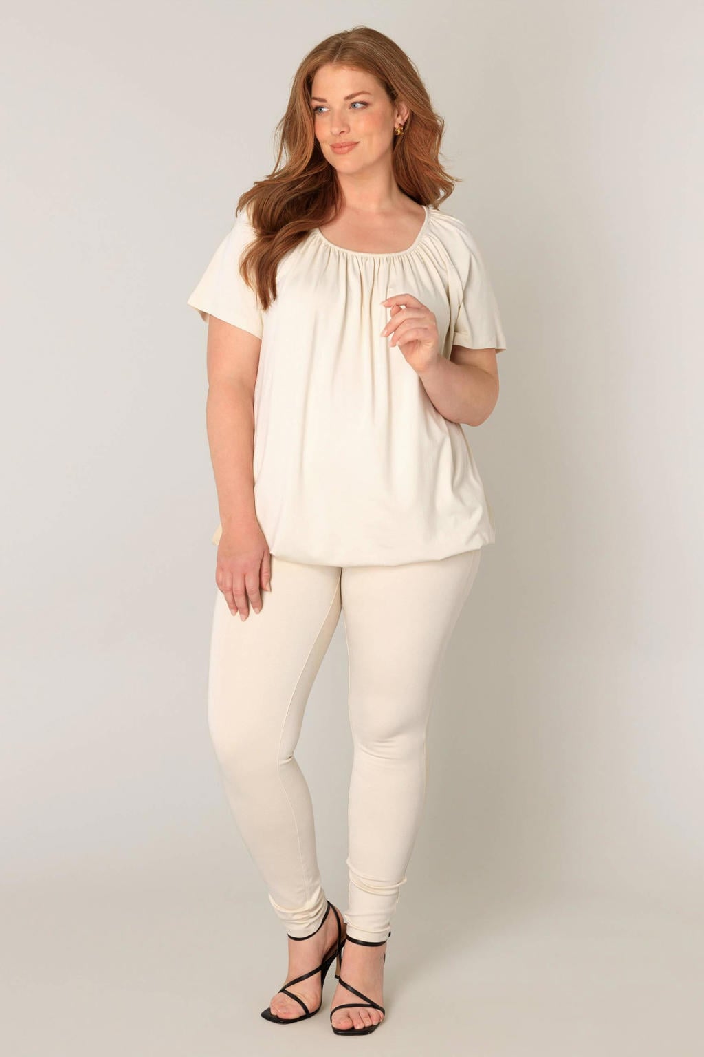 Beige dames Base Level Curvy top Yoni met effen, korte mouwen, ronde hals en elastische boord