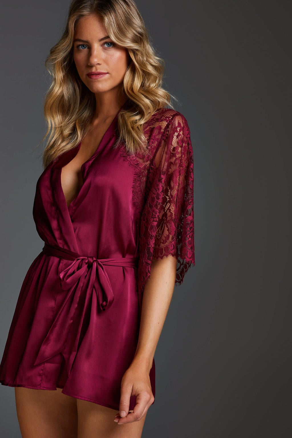 Private satijnen kimono Jennifer met kant donkerrood