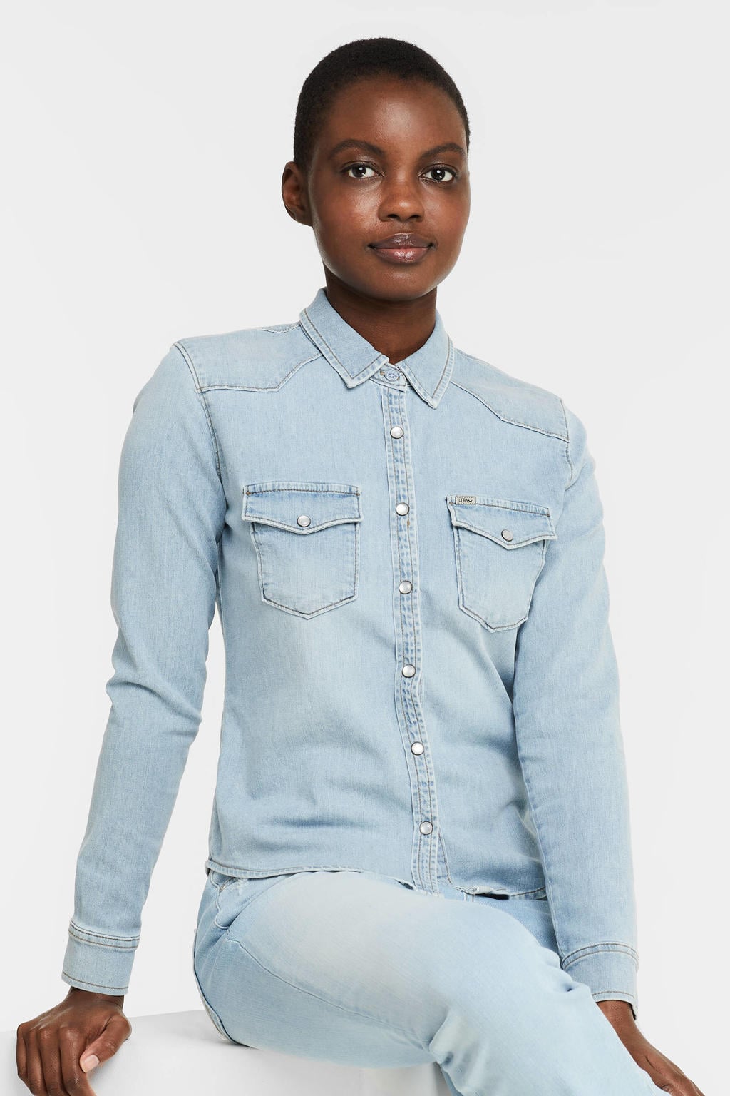 Lichtblauwe dames LTB blouse Lucinda van stretchdenim met vintage look, lange mouwen, klassieke kraag en knoopsluiting