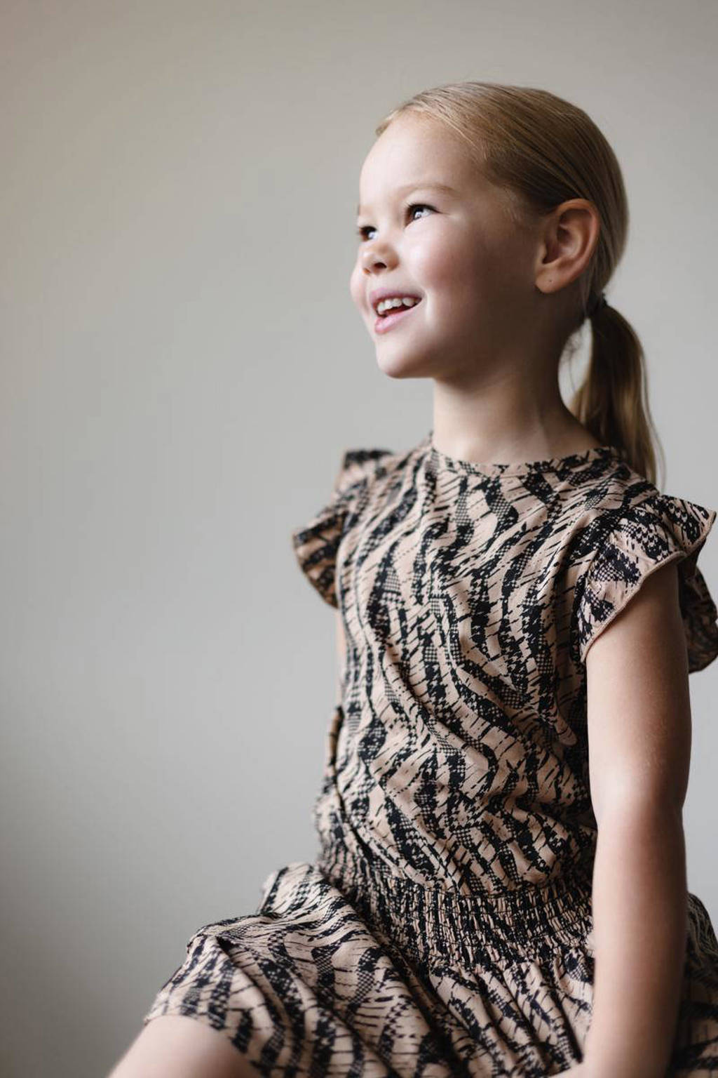 LEVV Little jurk Vanisha met zebraprint en ruches camel/antraciet