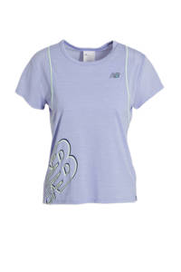 Lilakleurige dames New Balance sport T-shirt van gerecycled polyester met printopdruk, korte mouwen en ronde hals