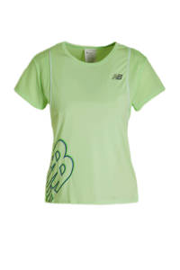 Lichtgroene dames New Balance sport T-shirt van gerecycled polyester met printopdruk, korte mouwen en ronde hals
