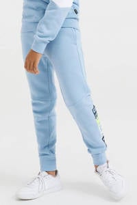 Grijsblauwe jongens WE Fashion slim fit joggingbroek van katoen met regular waist, elastische tailleband met koord en tekst print