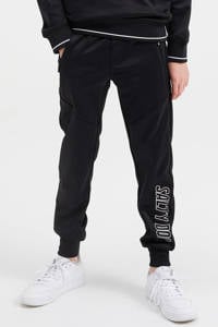 Zwarte jongens WE Fashion Salty Dog joggingbroek van polyester met regular waist, elastische tailleband met koord en tekst print