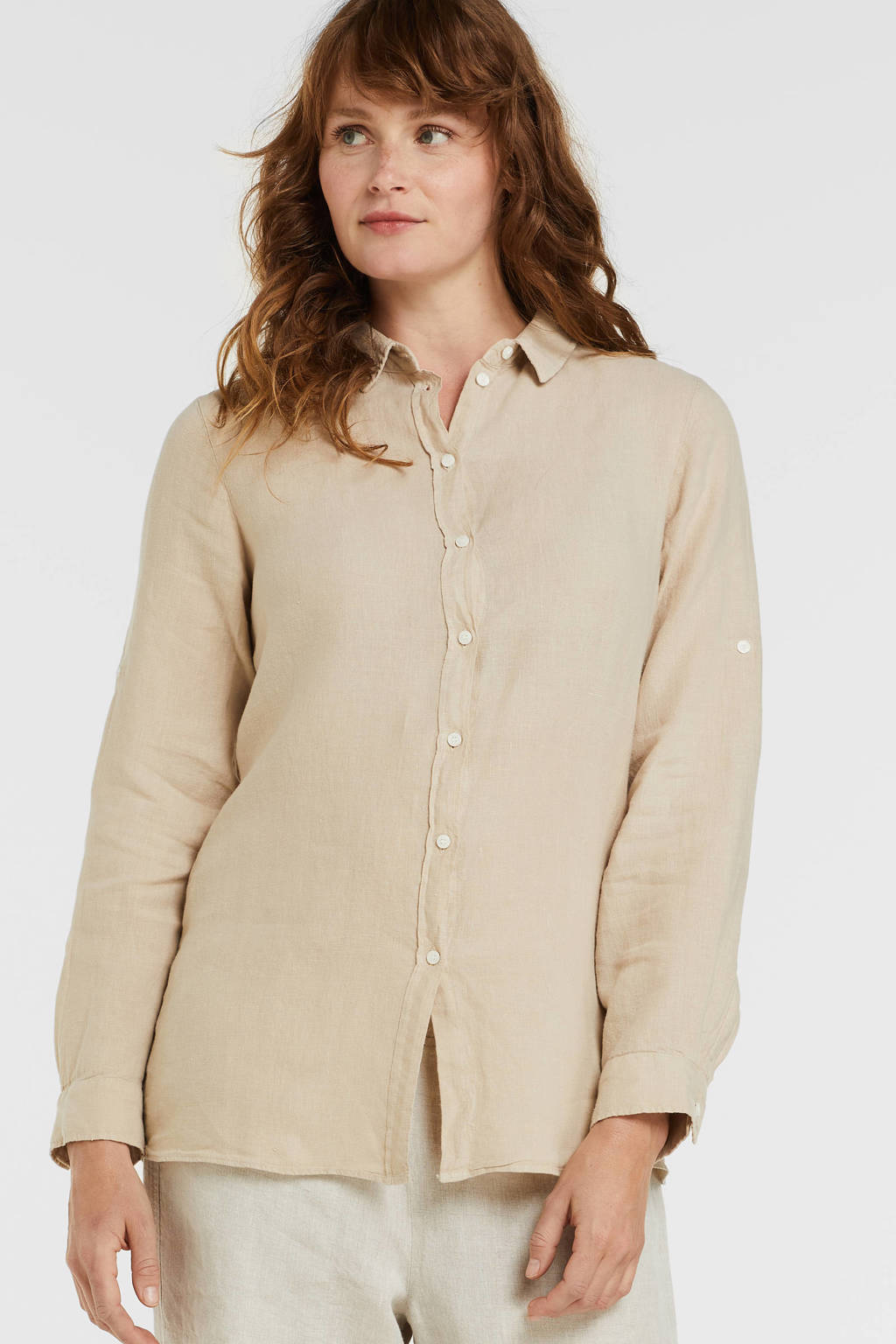 Zandkleurige dames Moscow blouse Button van linnen met lange mouwen, klassieke kraag en knoopsluiting