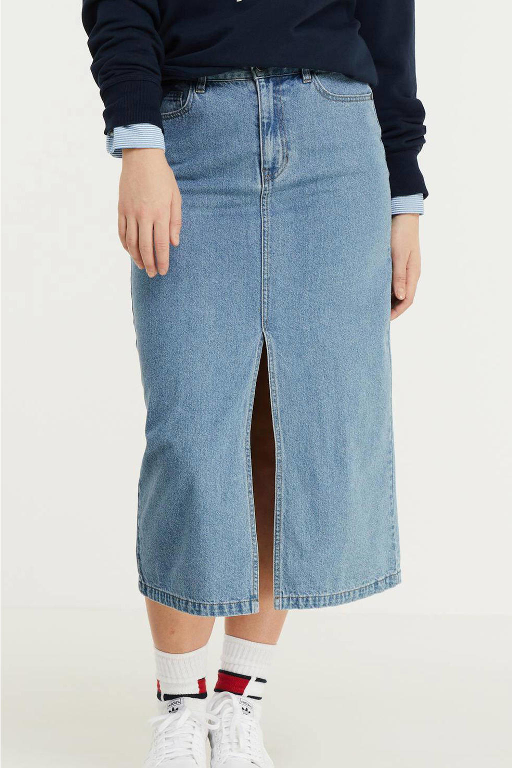Lichtblauwe dames OBJECT rok gemaakt van duurzaam denim en met rits- en knoopsluiting
