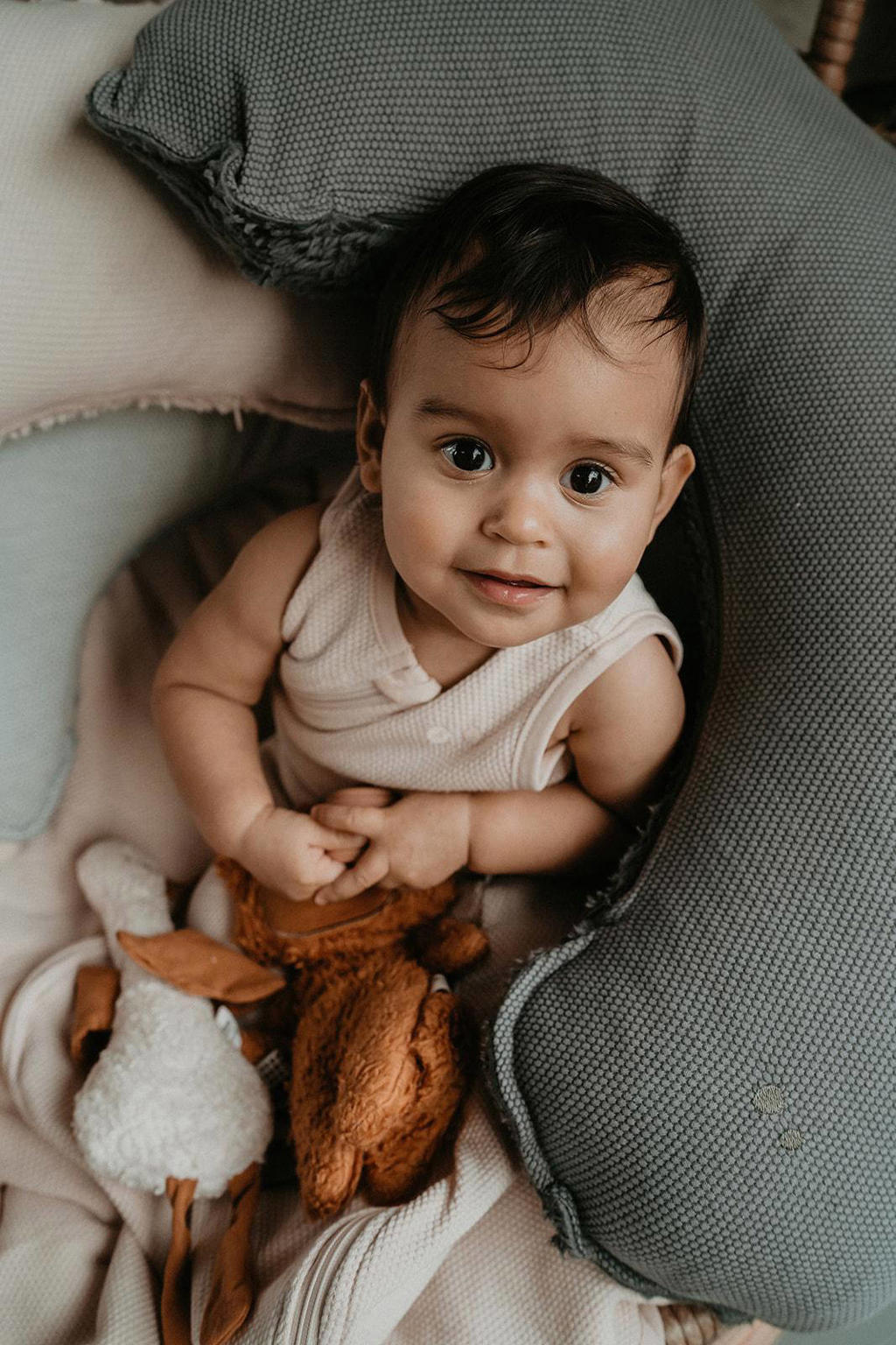 Snoozebaby voedingskussen Storm Grey wehkamp