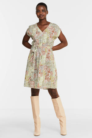 A-lijn jurk Jillian  met all over print en ceintuur lichtgroen/bruin