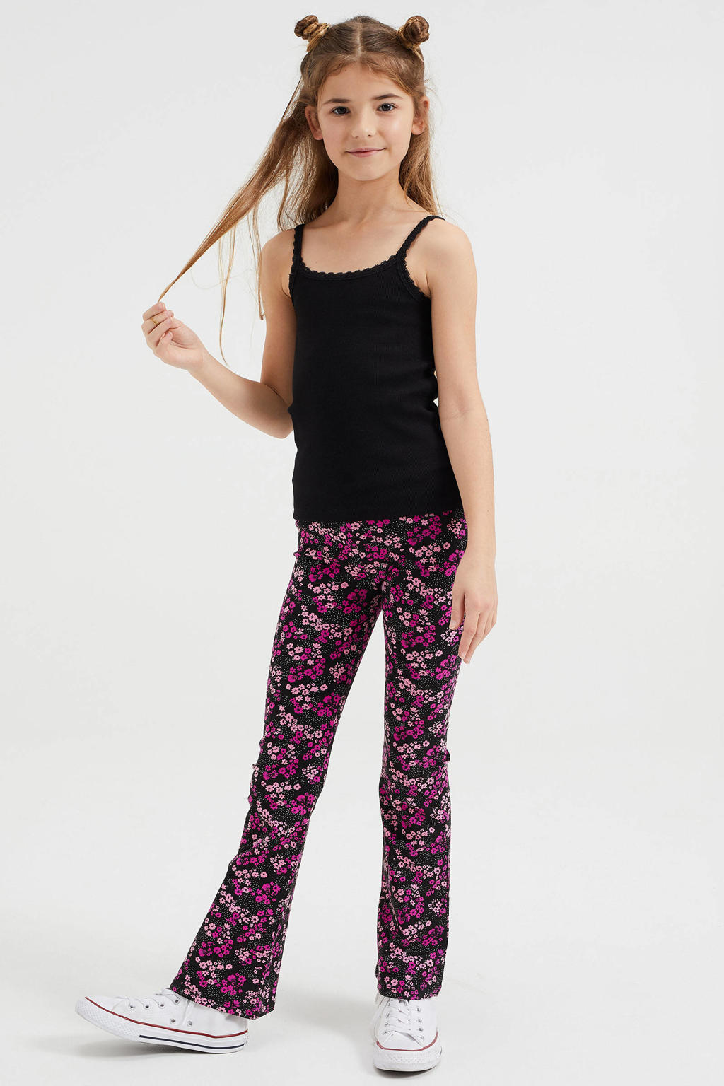 WE Fashion flared broek met bloemenprint roze/fuchsia/zwart