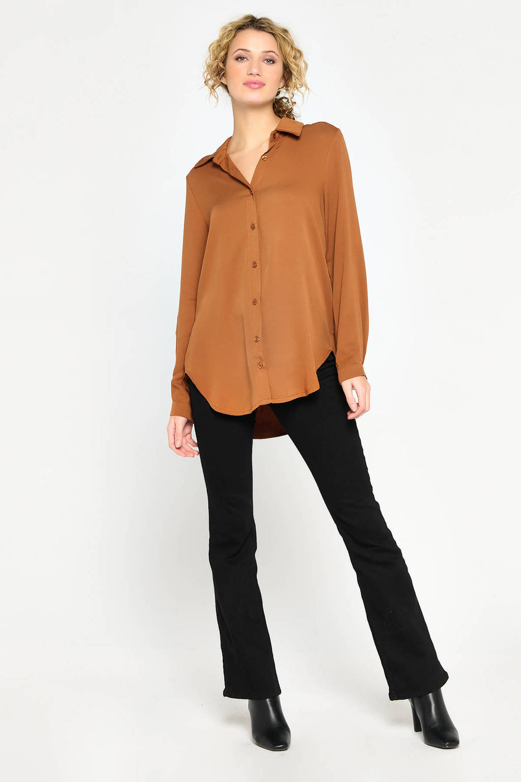 Camelkleurige dames LOLALIZA blouse van viscose met lange mouwen, klassieke kraag en knoopsluiting