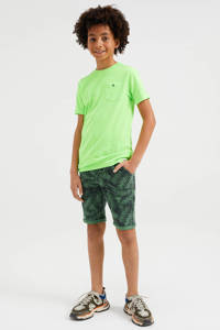 Groene jongens WE Fashion slim fit sweatshort met regular waist, elastische tailleband met koord en bladprint