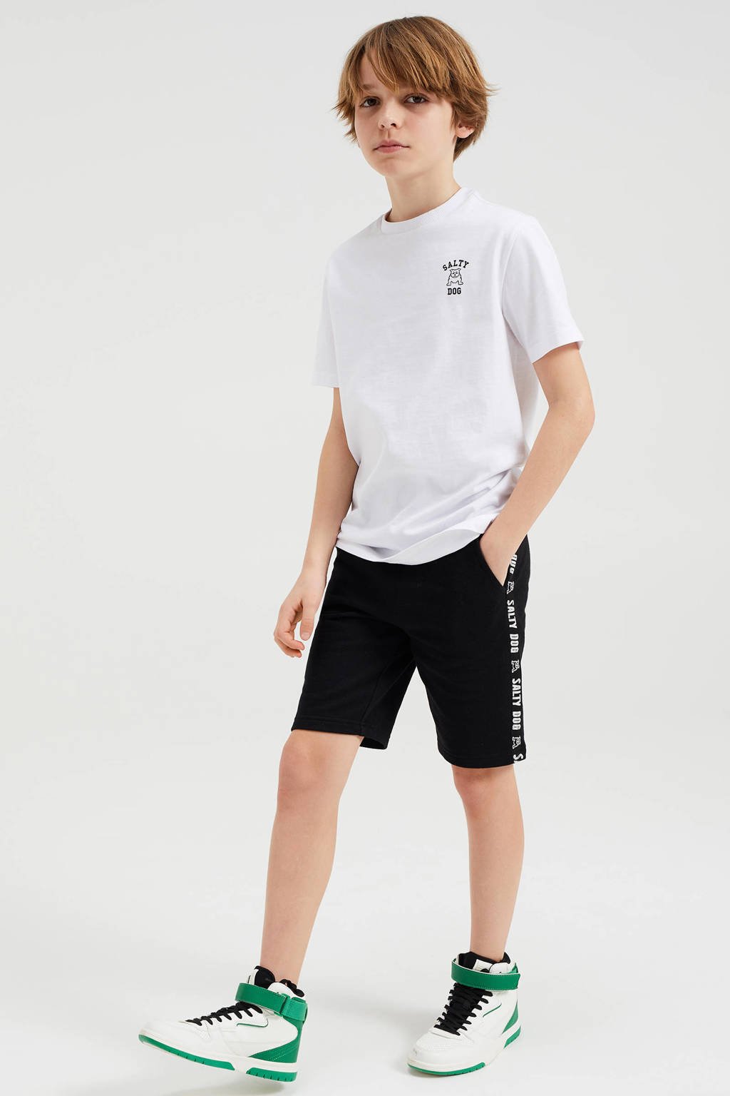 Zwarte jongens WE Fashion Salty Dog slim fit short van katoen met regular waist, elastische tailleband en tekst print