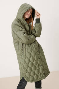 Groene dames Q S designed by gewatteerde jas van polyester met lange mouwen, capuchon, knoopsluiting en doorgestikte details