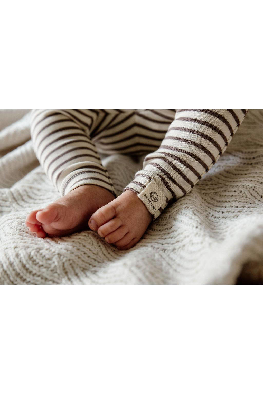 Bruine jongens Babyface newborn baby gestreepte regular fit broek van duurzaam stretchkatoen met elastische tailleband